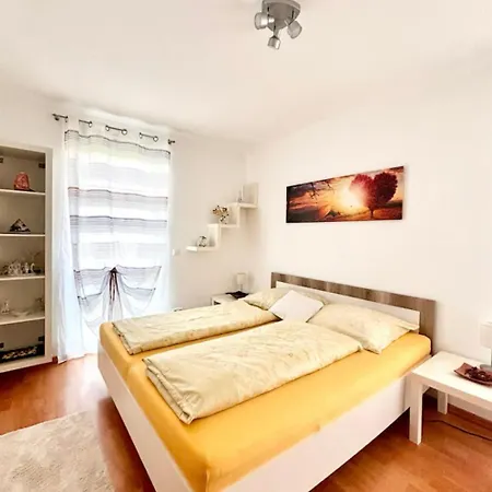Flower House, 3 Bedroom * Molbling