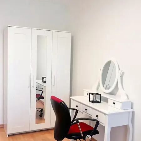 Flower House, 3 Bedroom * Molbling